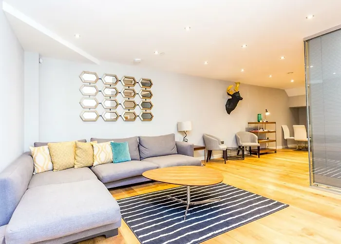 The Sweet Mews - Large 4Bdr Home