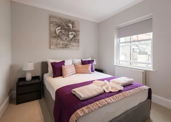 One Bedroom High Street Kensington Apartment