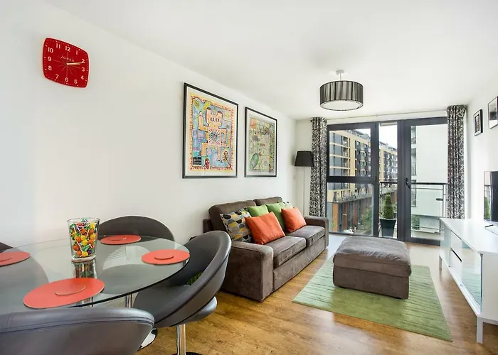 Beautiful, Secure, 2-Bedroom Canal-Side Apartment