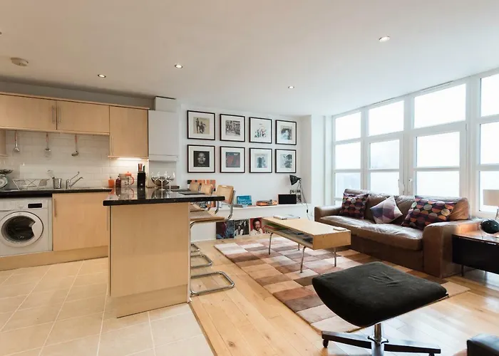 Central Home With Parking Near Waterloo & St Thomas & Big Ben & Parliament