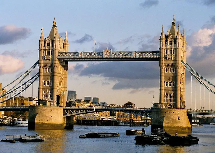 Trendy 2 Bedroom Apartment In Vibrant Shoreditch, Central London Zone 1 Free Wifi - Sleeps 4+2