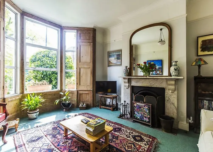 Guestready - Gorgeous Victorian Home Wgarden Up To 6 Guests!