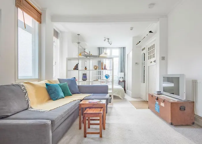 Studio In Georgian Property Next To Buckingham Palace
