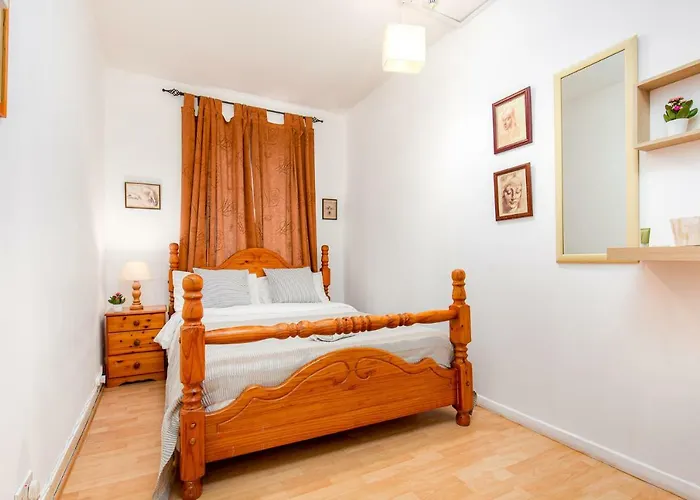 Sidney Street - Deluxe Guest Room 5