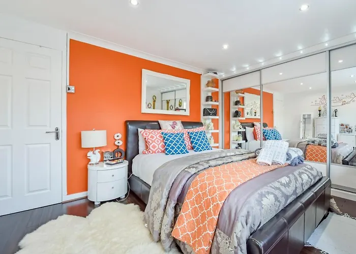 Docklands Stay, Room In Modern Spacious House - Near Excel Centre, City Airport, Uel,Sleeps 2