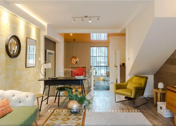 Neon Melody - Playful 2 Bedrooms By London Bridge