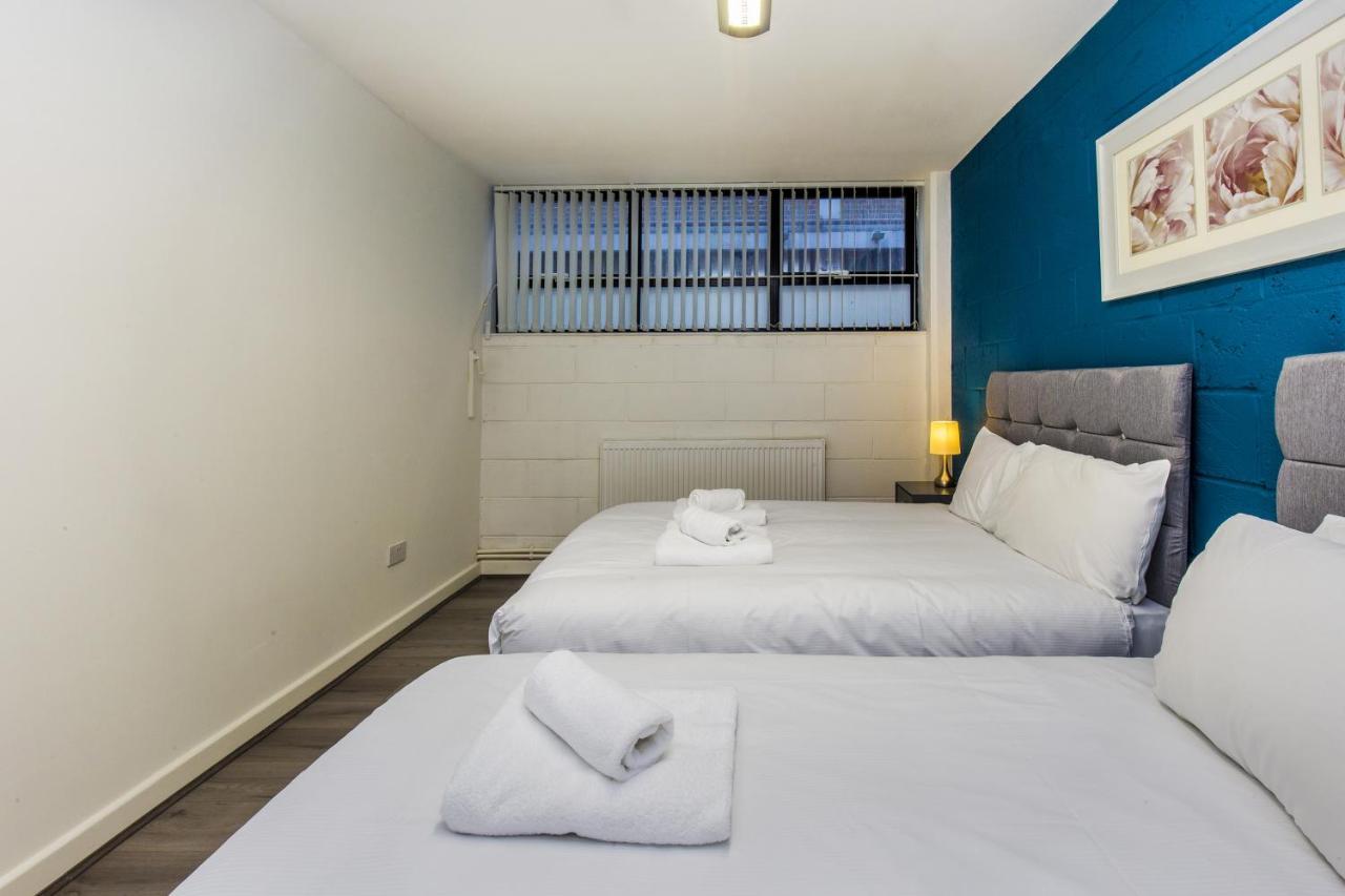 Apartment Amazing Flat With Recreational Activities For Large Families! London