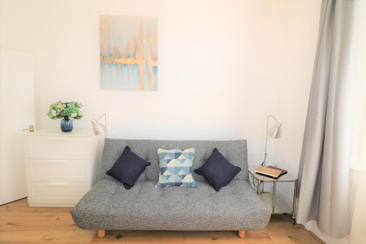 Swinton Street Apartment *