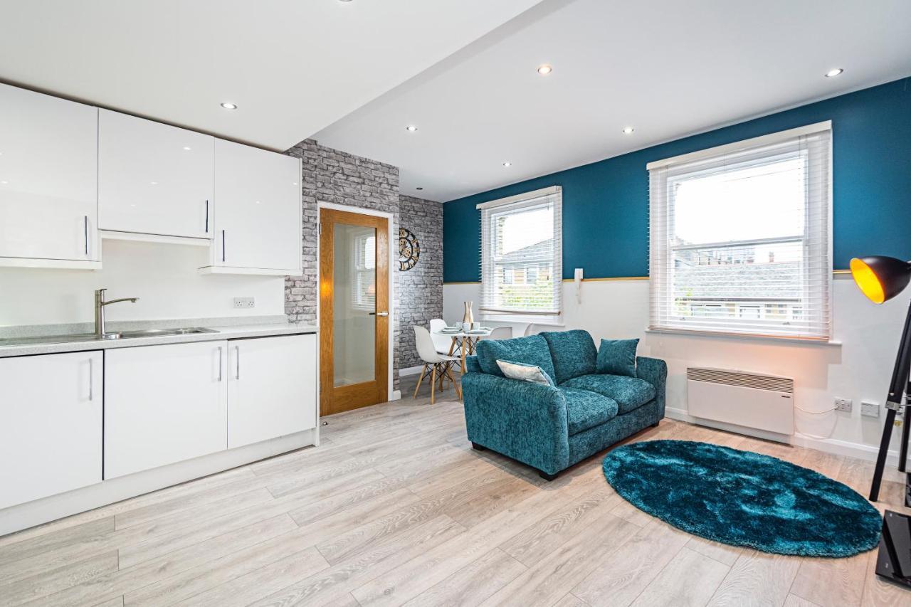Cozy And Charming Flat: Minutes From Everything! *