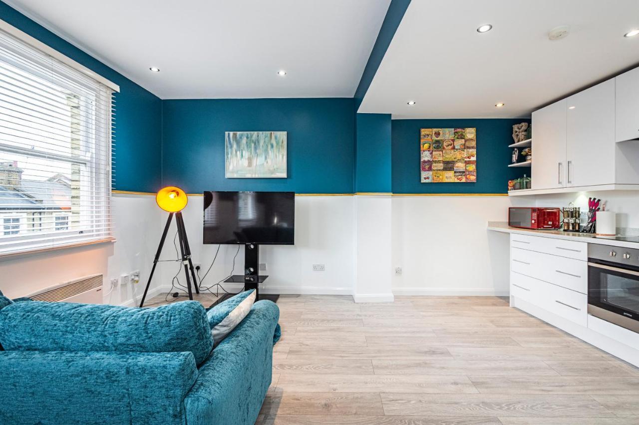 Cozy And Charming Flat: Minutes From Everything! *