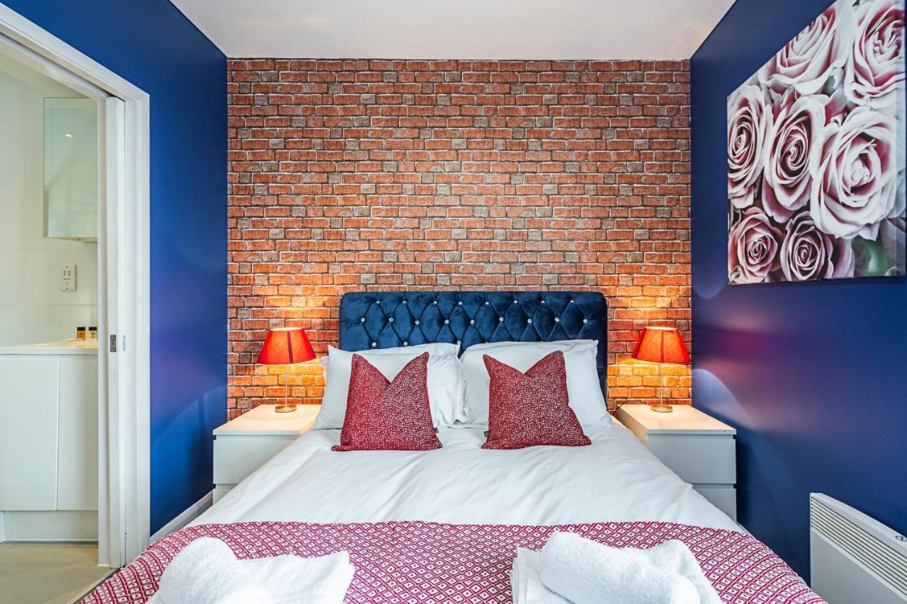 Cozy And Charming Flat: Minutes From Everything! * London