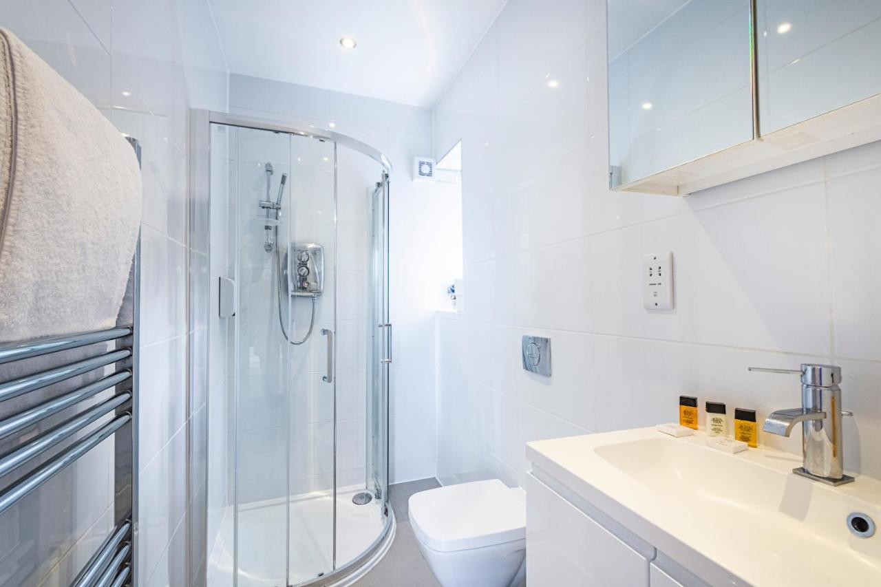 Cozy And Charming Flat: Minutes From Everything! * London