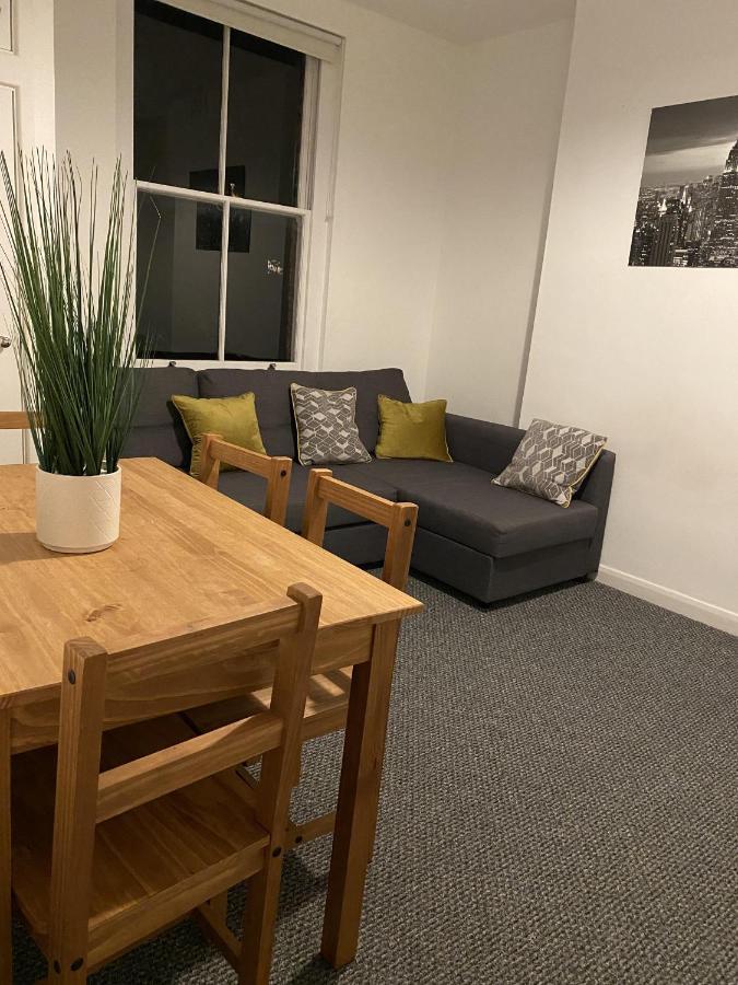 Apartment Ashmore London