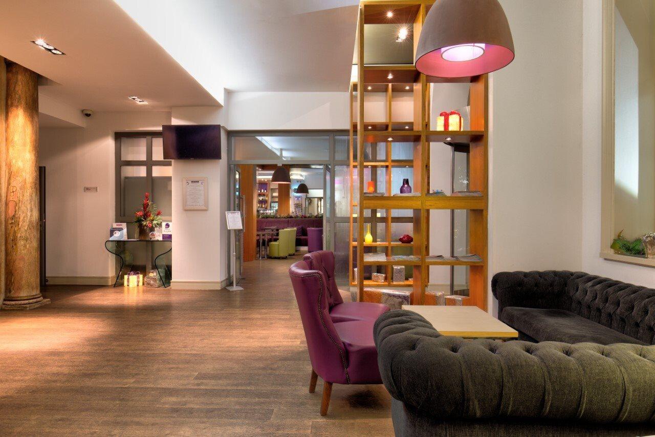 The Memoir Club, Formerly Ambassadors Bloomsbury Londen