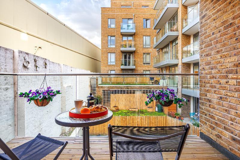 Luxurious Canary Gateway Serviced Hotel 4*