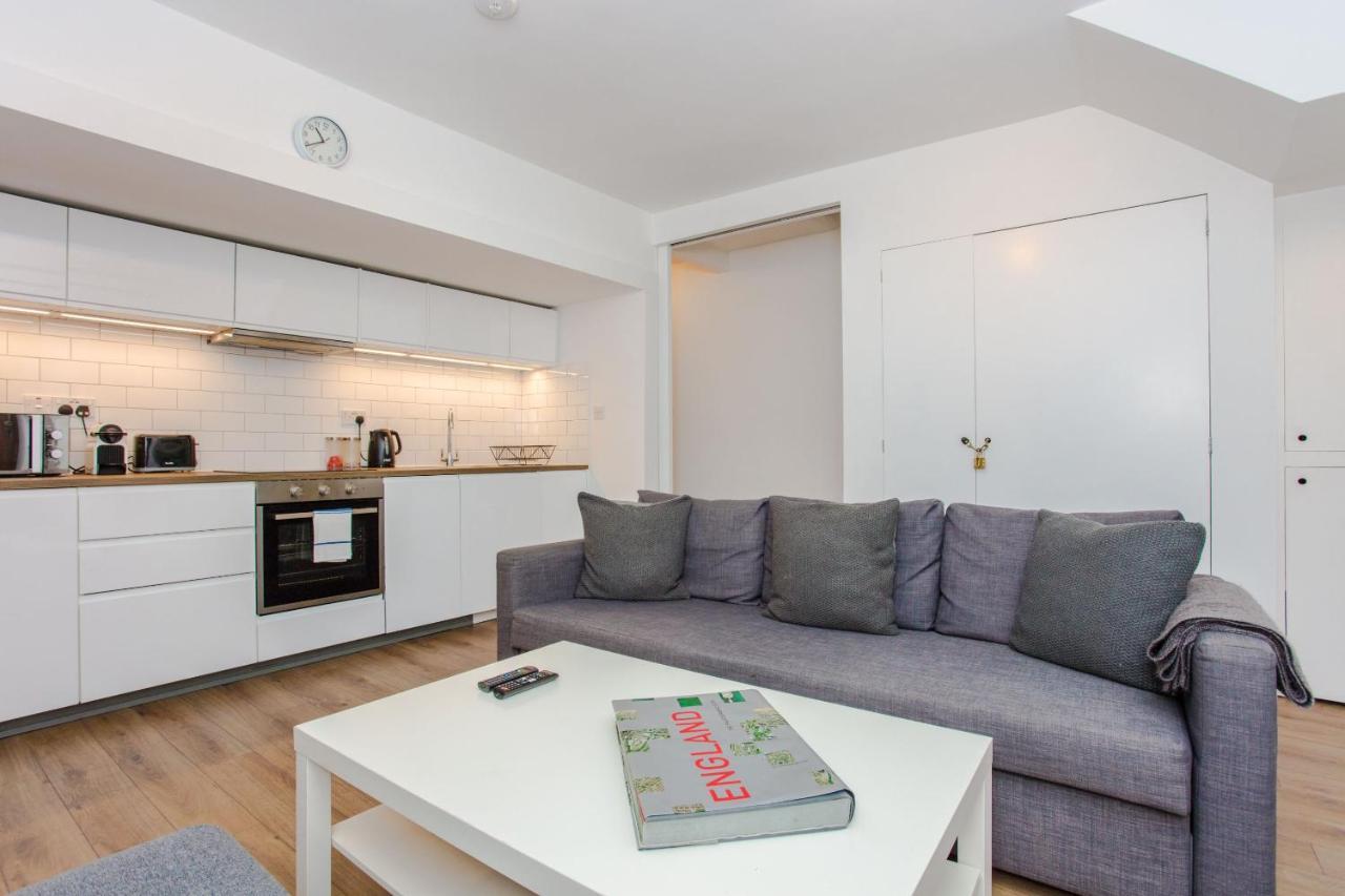 Spacious 2 Bedroom Flat For 6 - 10 Mins From Central *