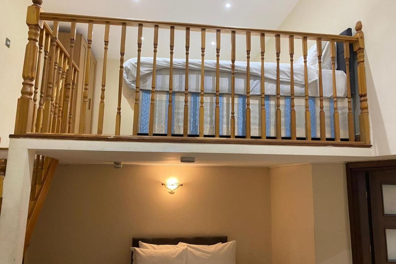 R12-b32-mezzanine Studio Near Hyde Park Apartment *