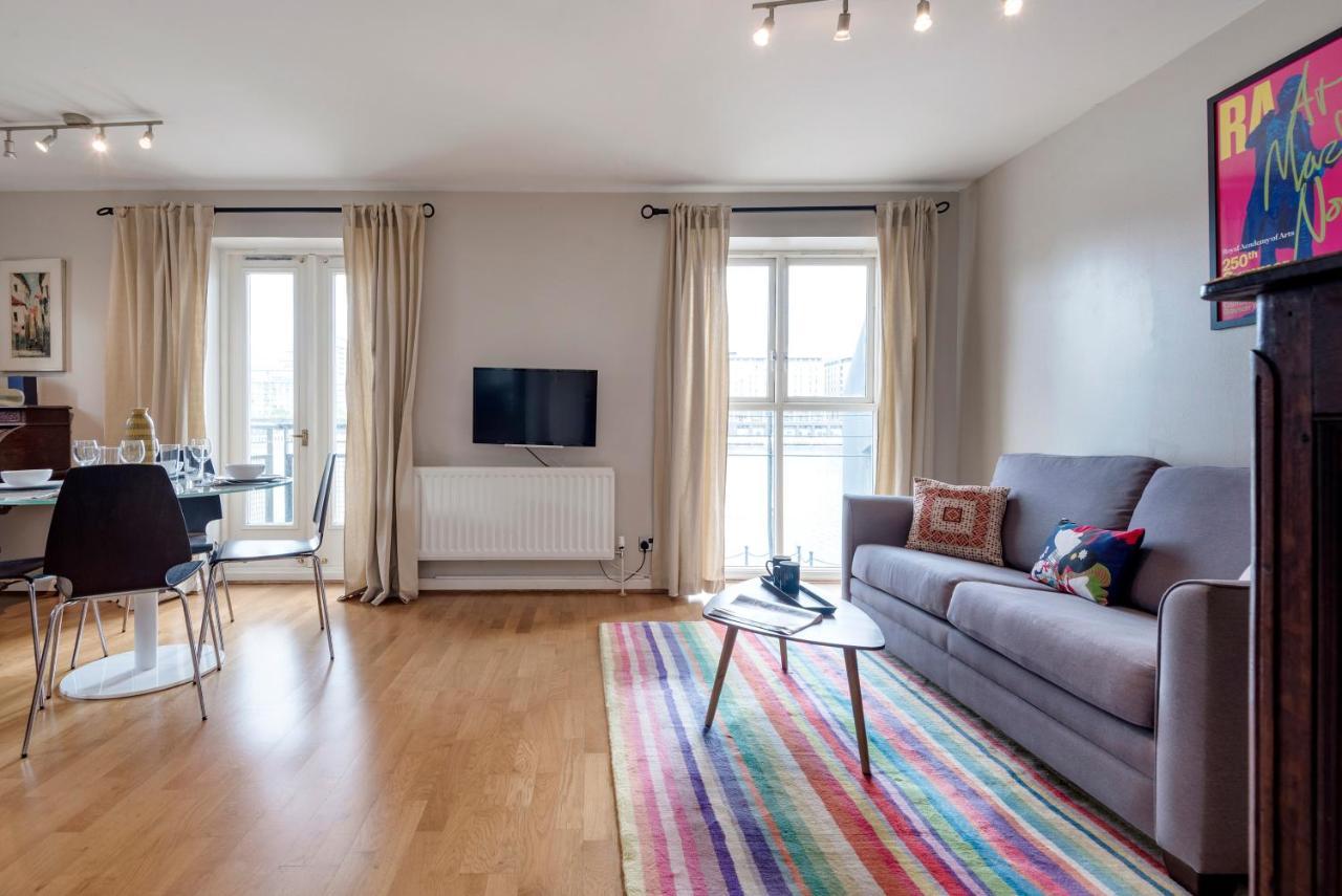 Panoramic Docklands With Waterfront Views Apartment London