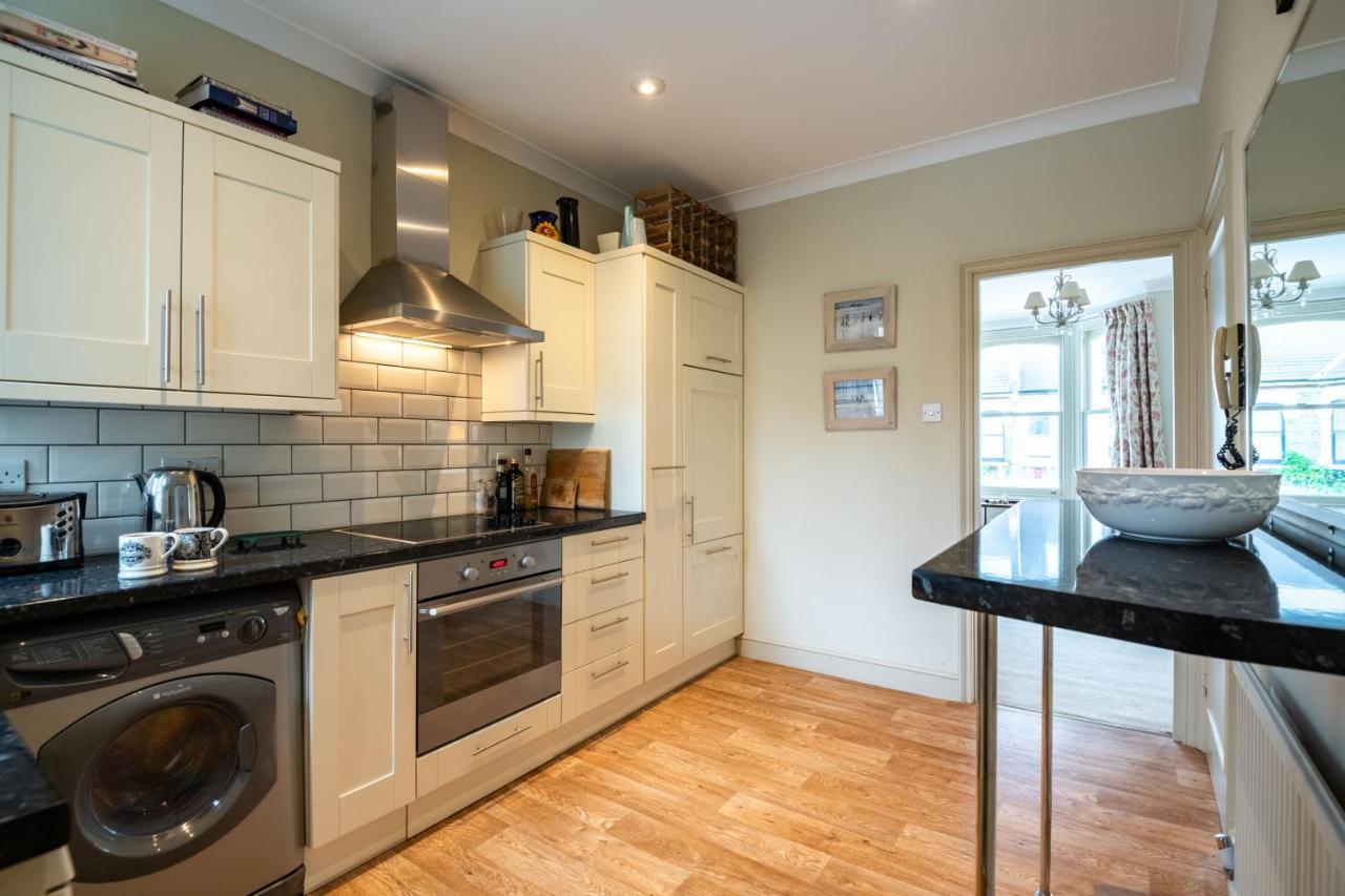 Traditional Fulham Close To The River Thames By Underthedoormat Apartamento *