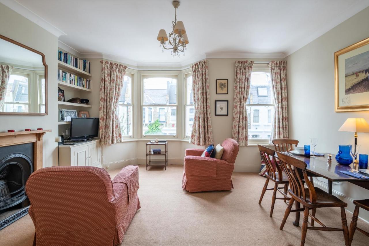 Traditional Fulham Close To The River Thames By Underthedoormat * Londres