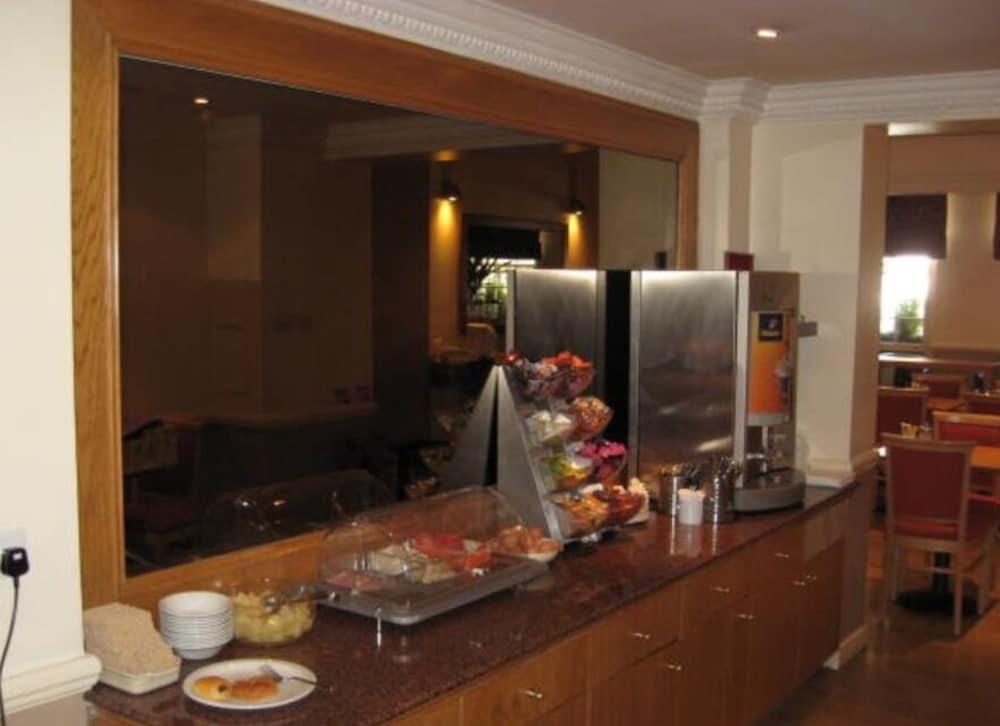 Americana Hotel 3*