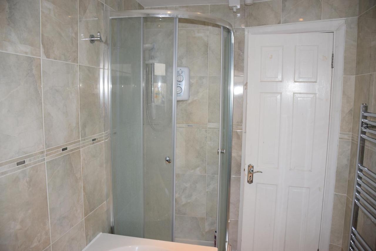 Ferienhaus Three Bedroom Flat, Camborne Avenue W13