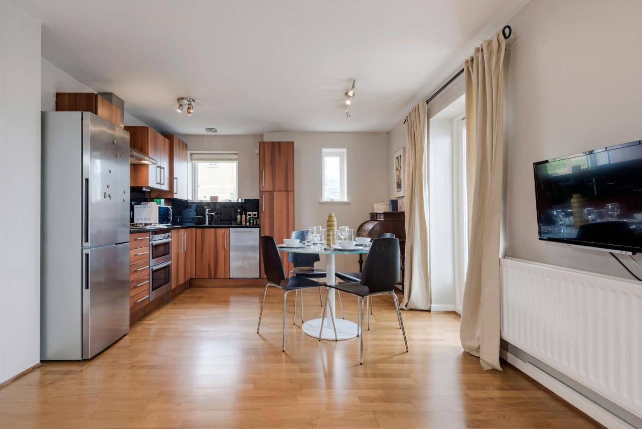 Panoramic Docklands With Waterfront Views Apartment