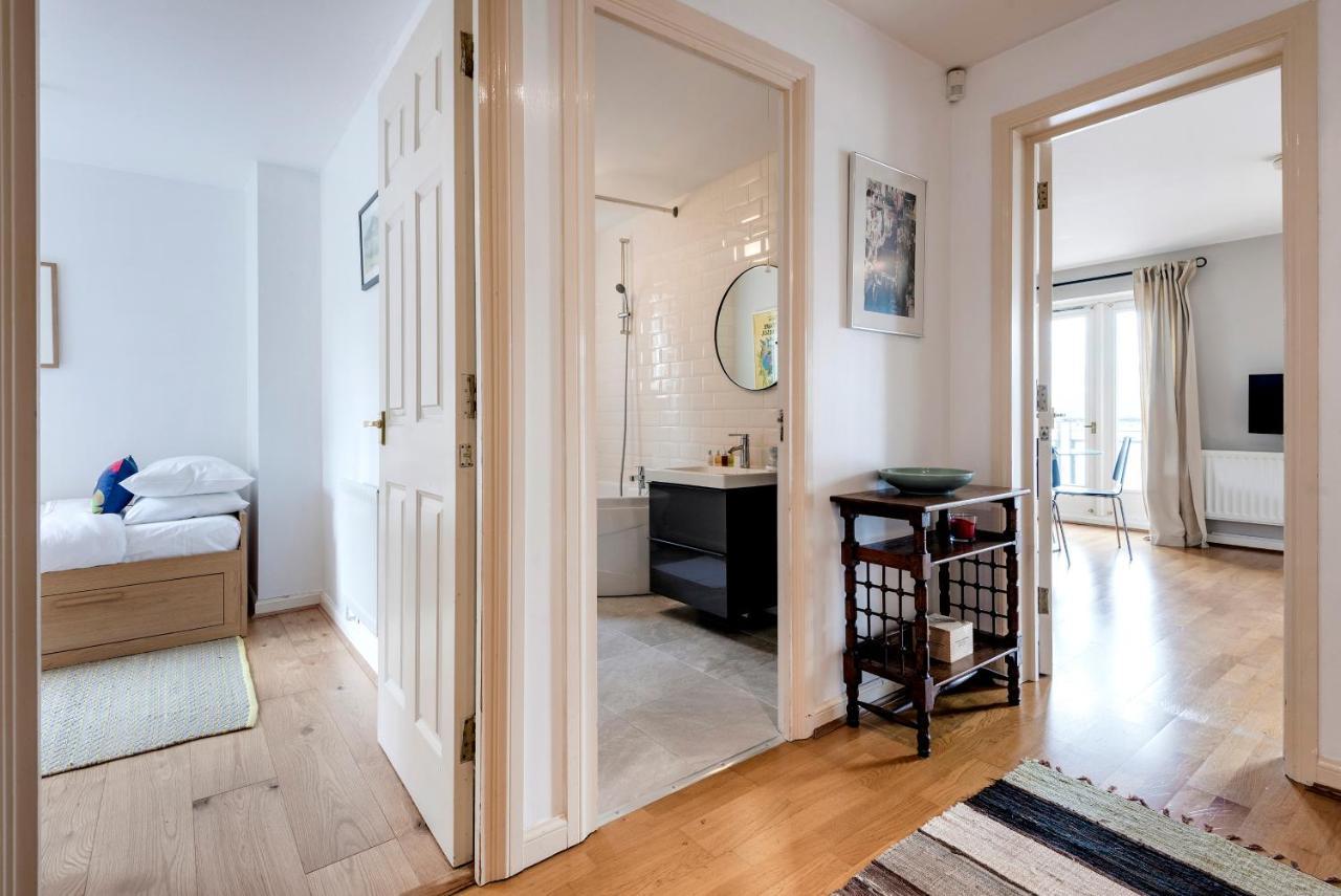 Apartment Panoramic Docklands With Waterfront Views *