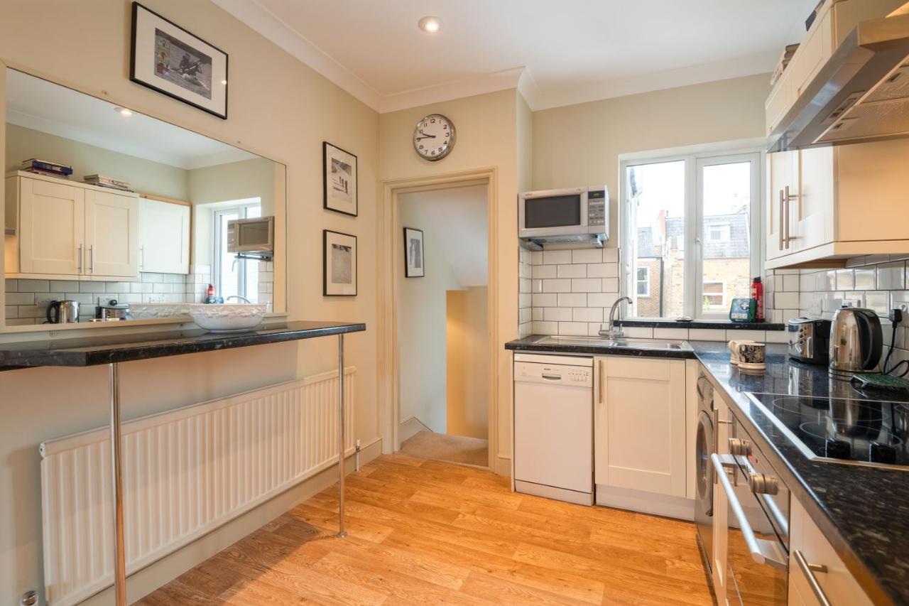 Apartment Traditional Fulham Close To The River Thames By Underthedoormat