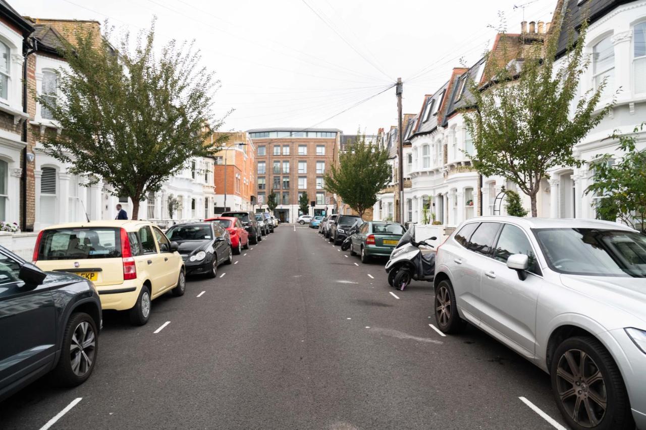 Traditional Fulham Close To The River Thames By Underthedoormat