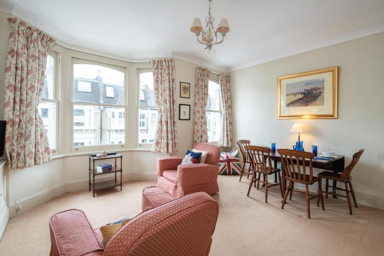Traditional Fulham Close To The River Thames By Underthedoormat