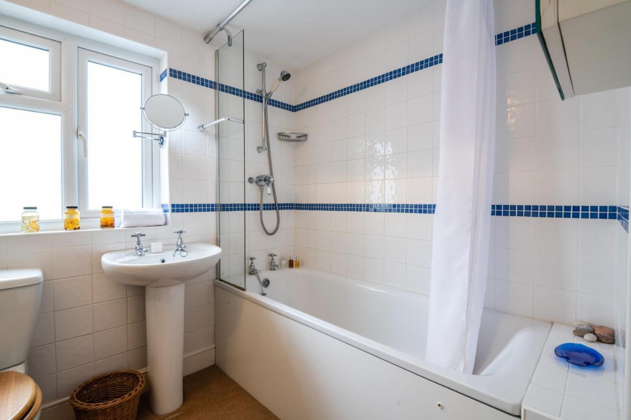Traditional Fulham Close To The River Thames By Underthedoormat Londres