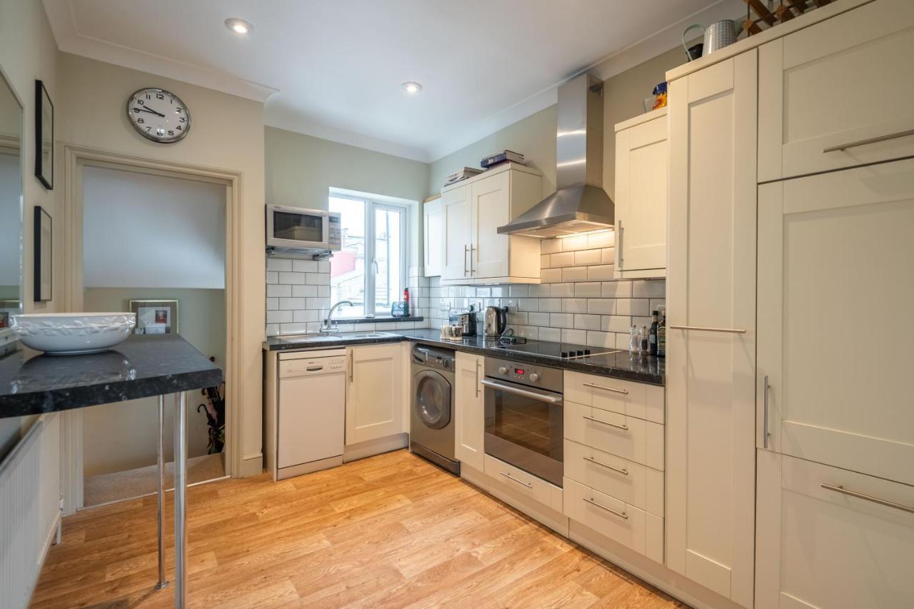 Traditional Fulham Close To The River Thames By Underthedoormat *
