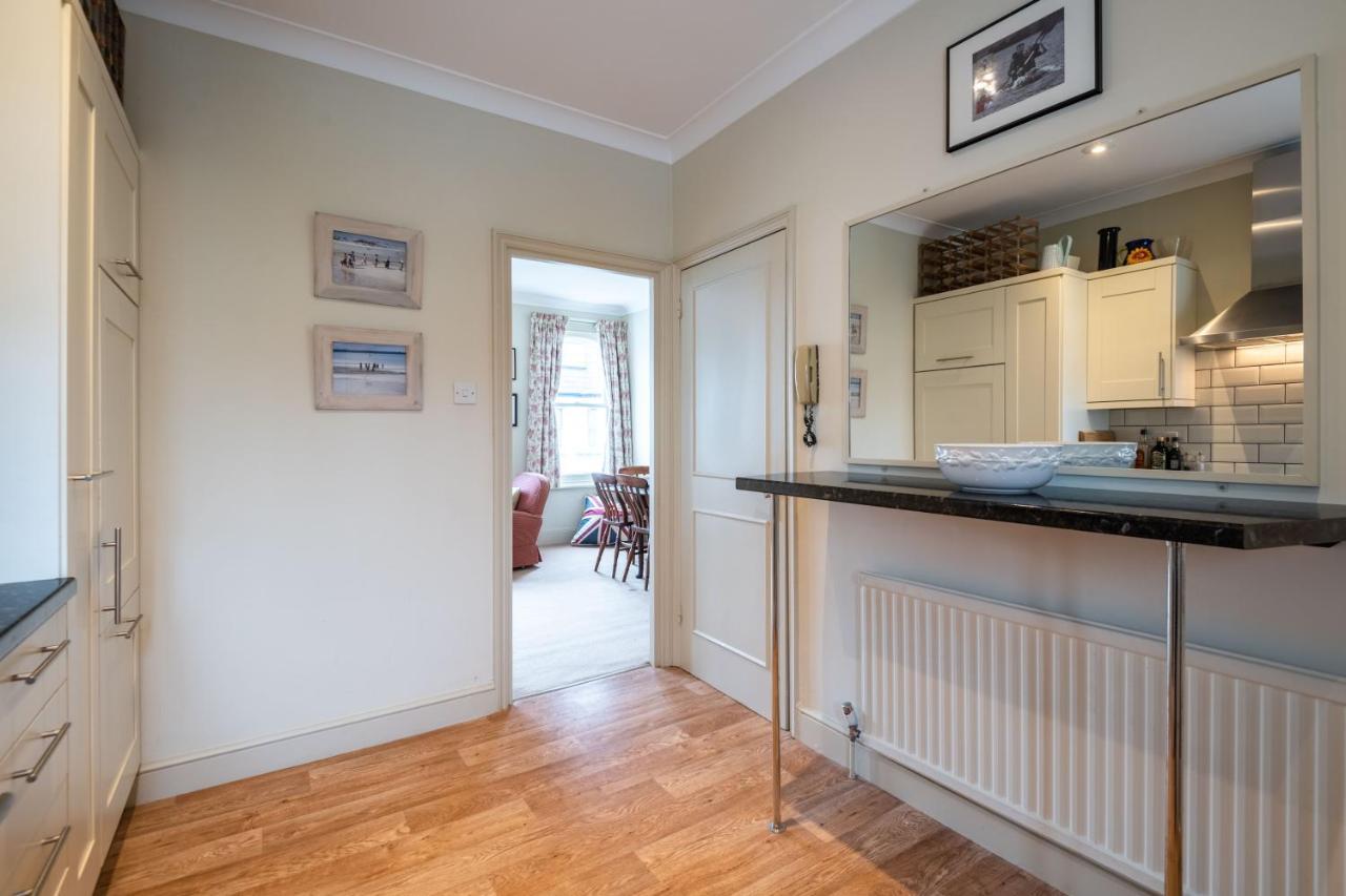 Traditional Fulham Close To The River Thames By Underthedoormat Apartamento Londres