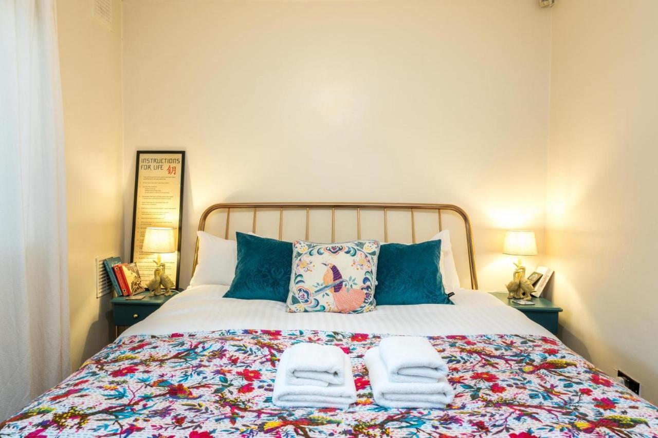 New Fantastic 1bd Crystal Palace Flat In *