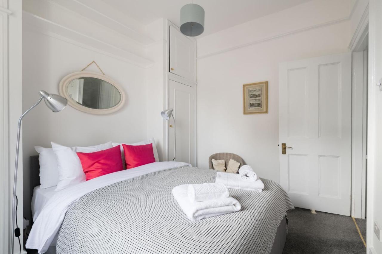 Stylish Sloane Square Close To Victoria By Underthedoormat Apartamento Londres