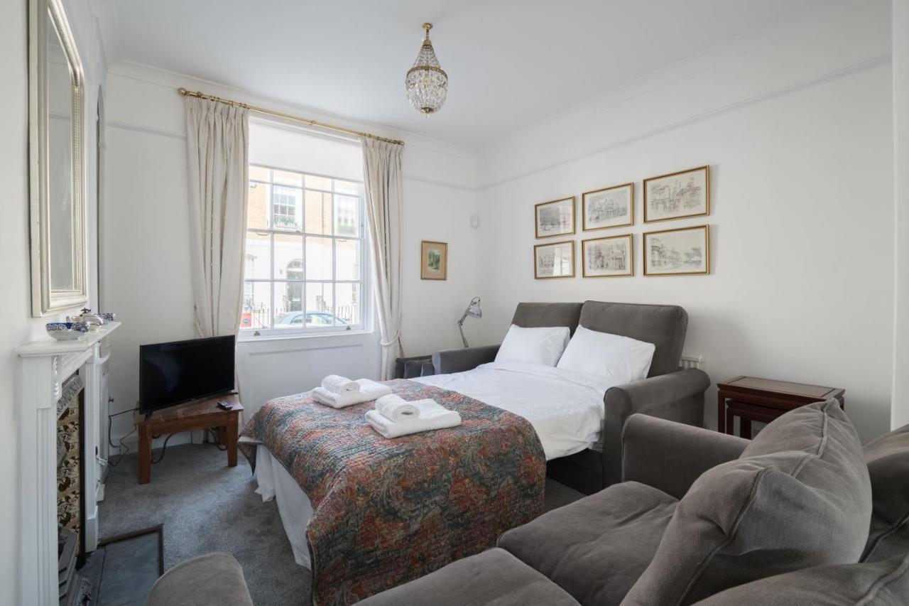 Stylish Sloane Square Close To Victoria By Underthedoormat Apartamento Londres