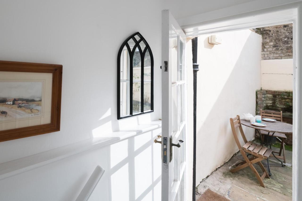 Apartment Stylish Sloane Square Close To Victoria By Underthedoormat *