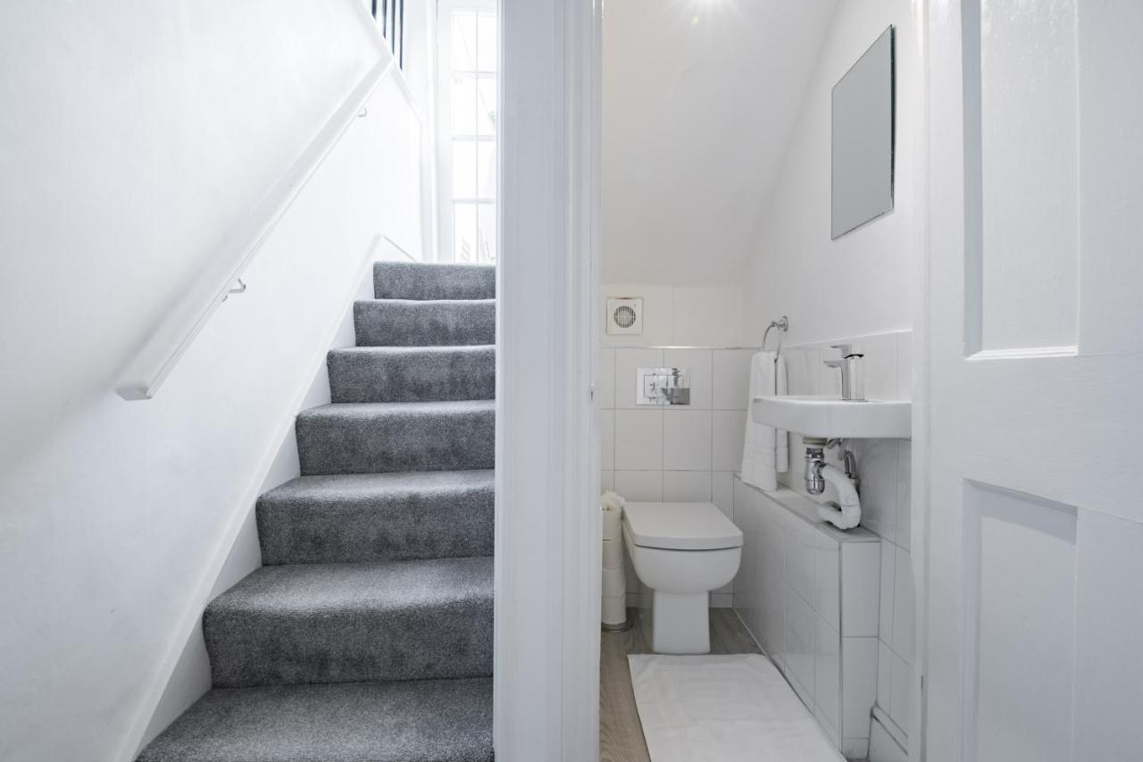 Stylish Sloane Square Close To Victoria By Underthedoormat Apartamento Londres