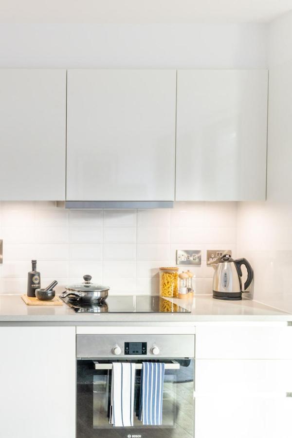 Contemporary Apartments, Wembley - Sk