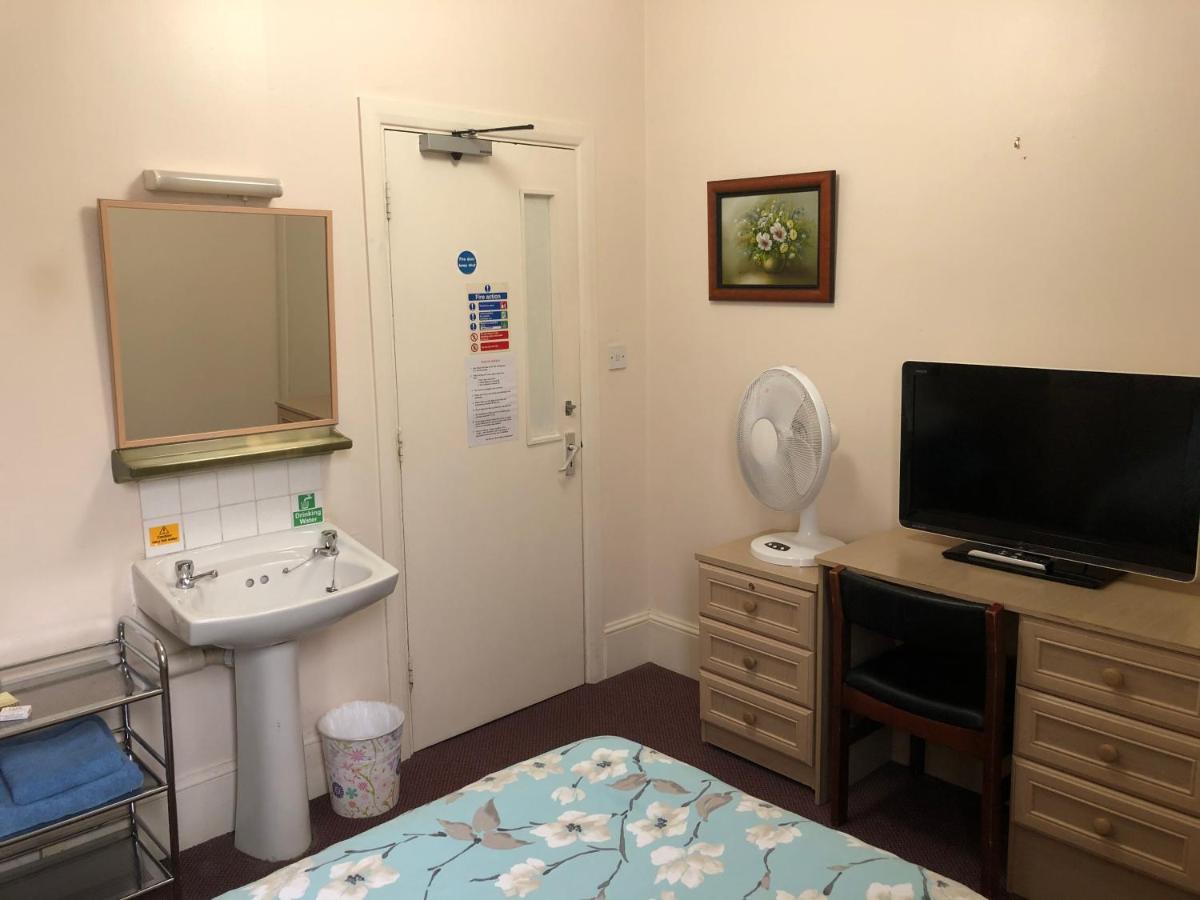 St. James's 3*