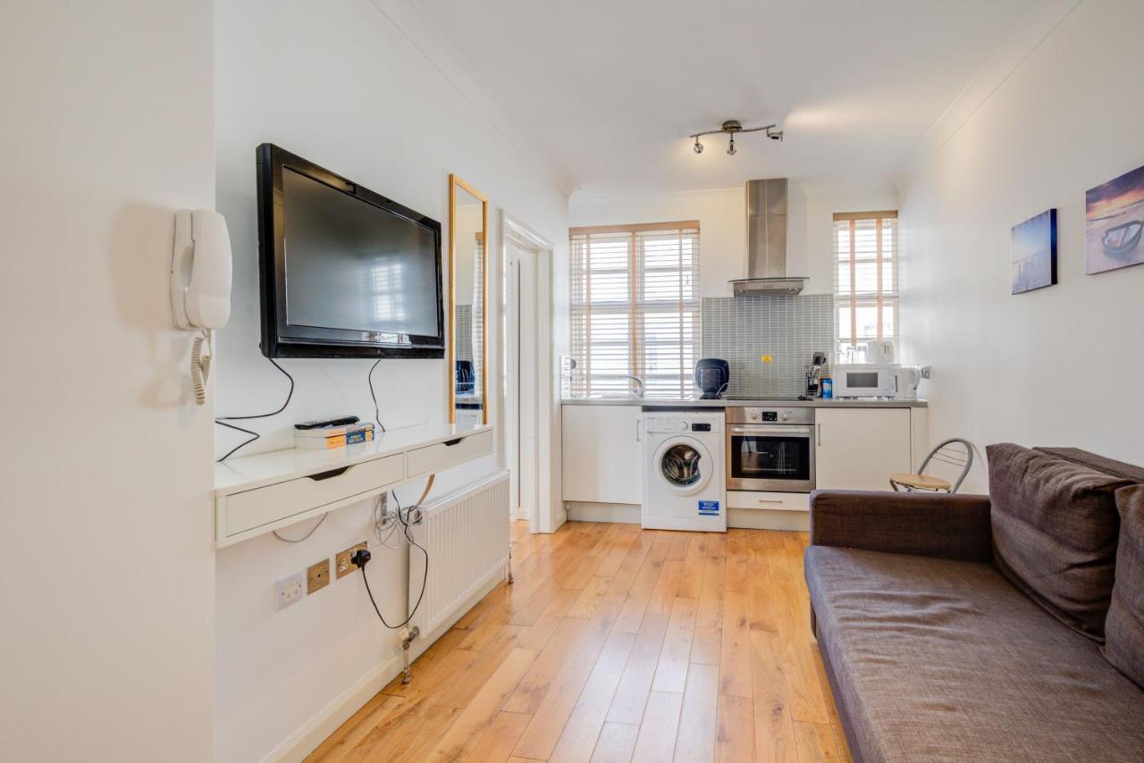 Paddington Stays By Guru Londen