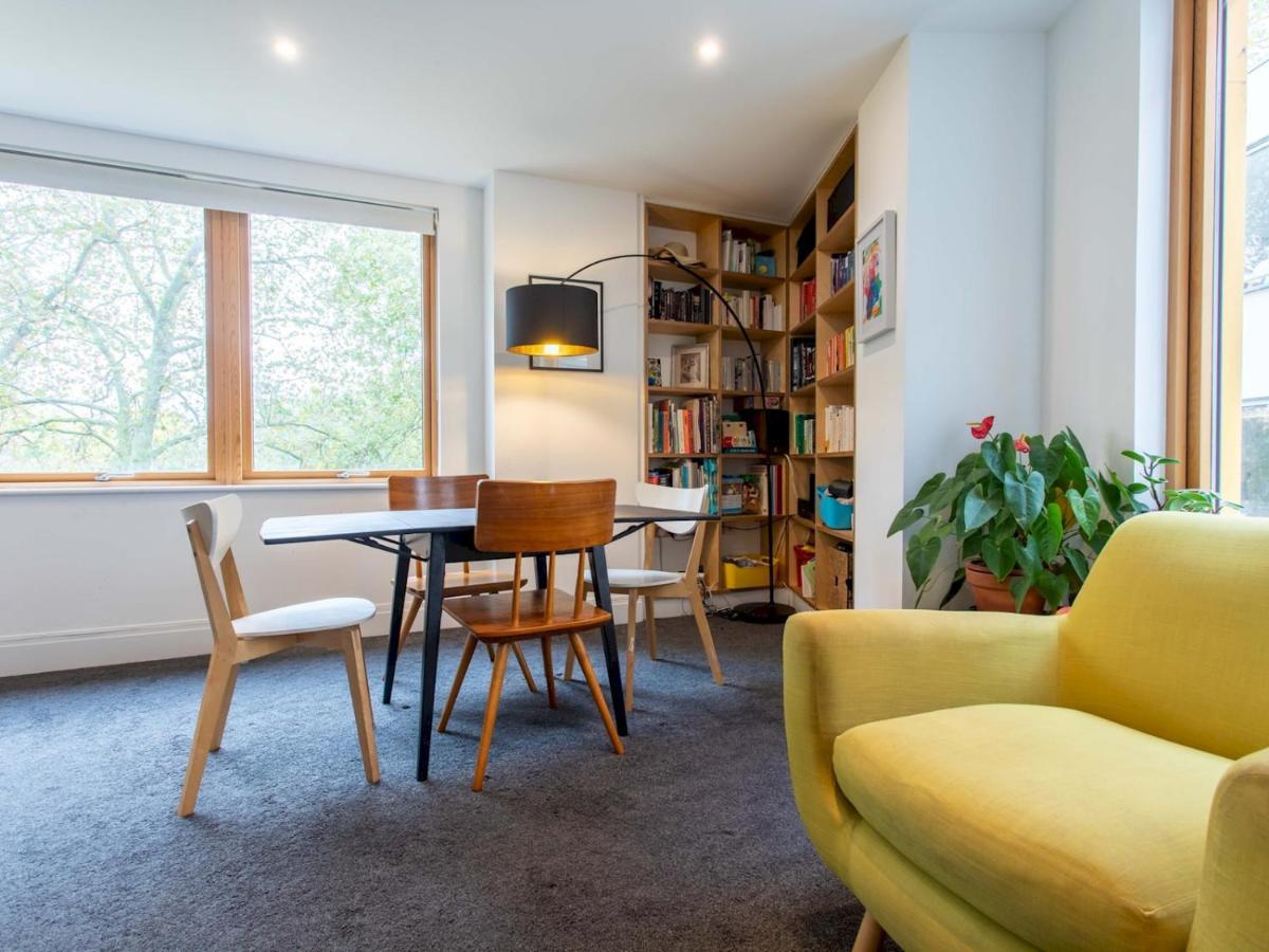 Spacious 2-bedroom Flat With Waterside Views Apartment *