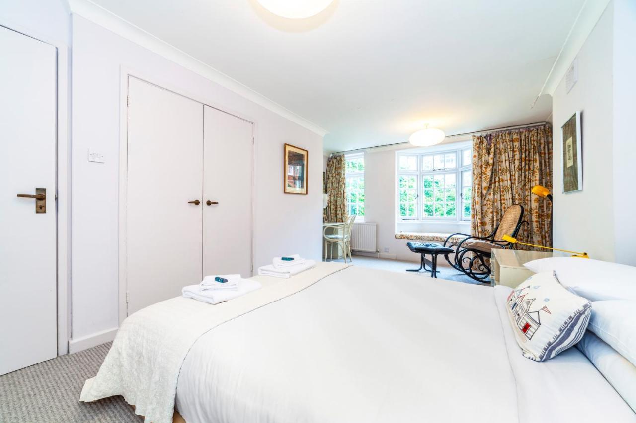 Kynance Mews Rustic And Unique Three Bedroom Mews House With A Private Courtyard Holiday home *