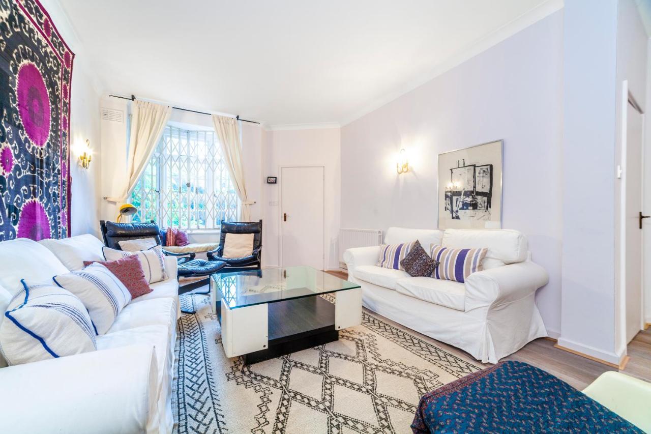 Holiday home Kynance Mews Rustic And Unique Three Bedroom Mews House With A Private Courtyard London