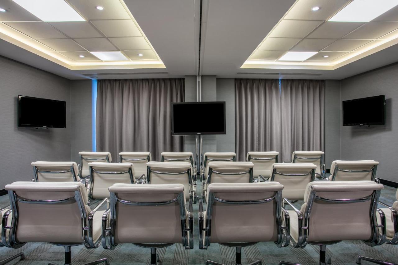 Crowne Plaza Battersea 4*