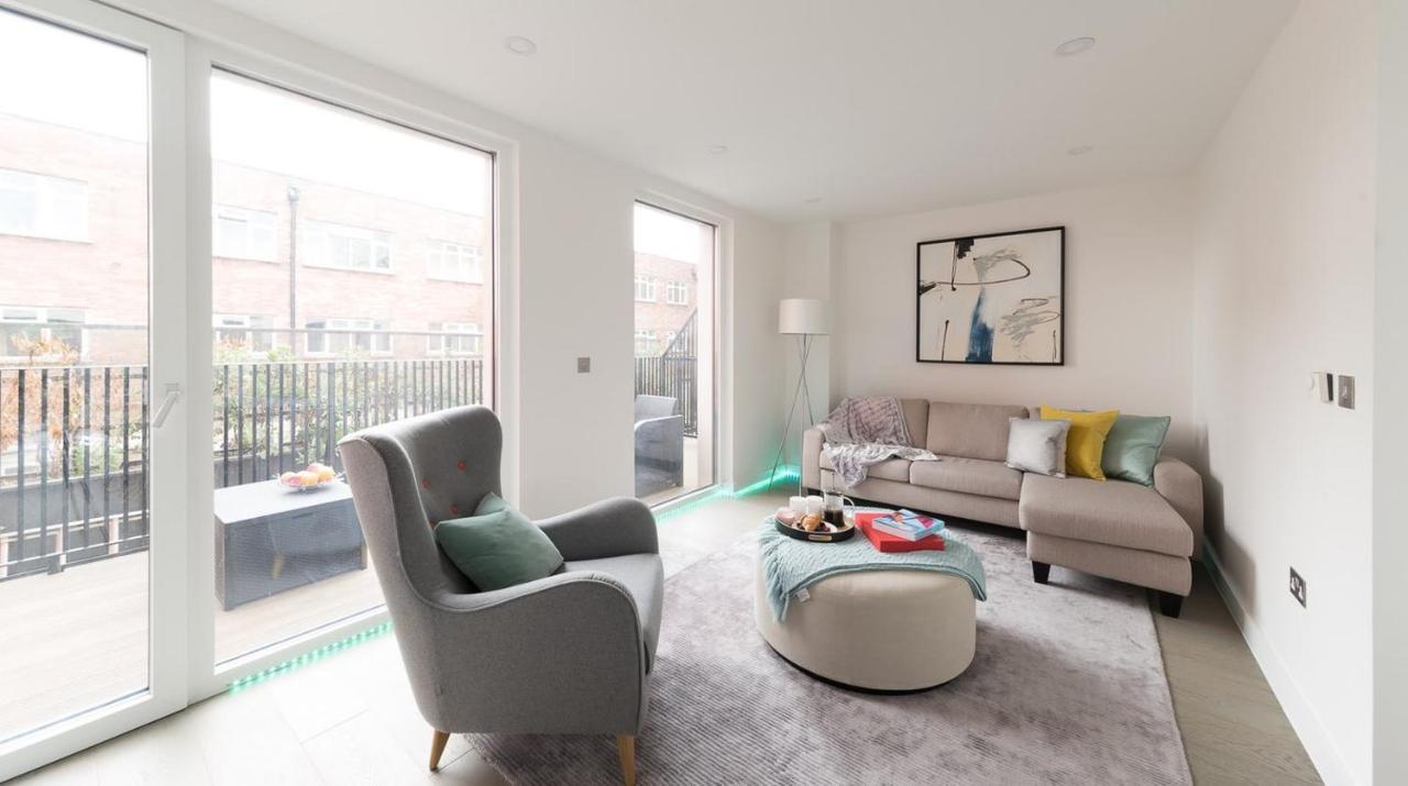 Xquisite Penthouse Bed & Breakfast London