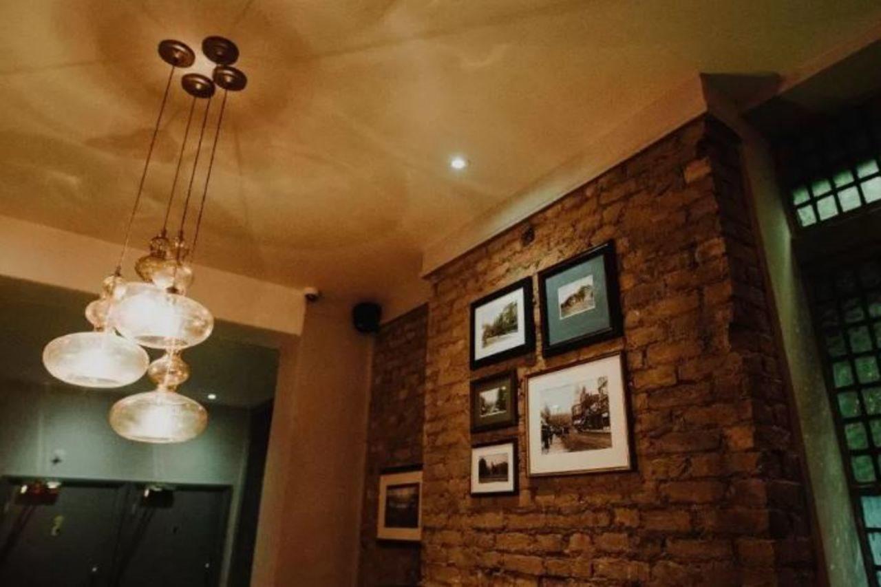 Hostal Publove @ The Crown, Battersea *