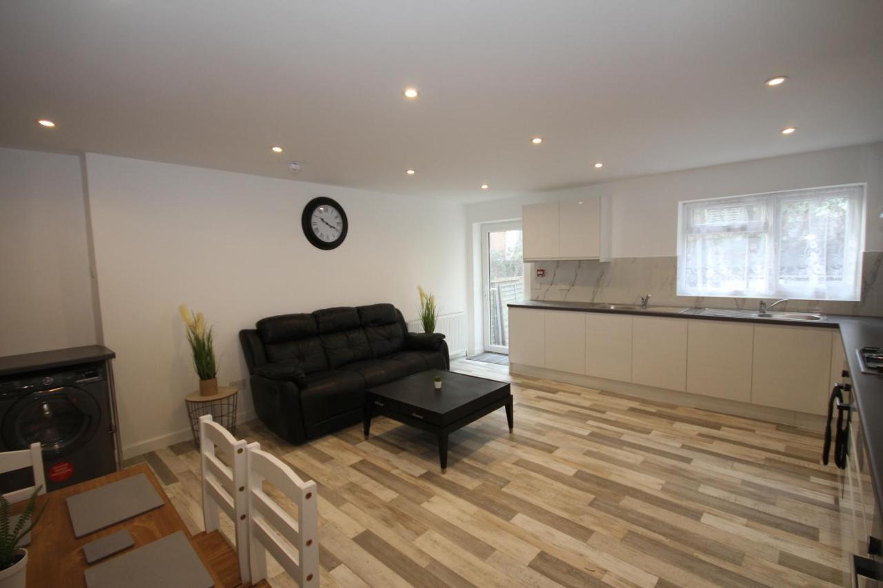 Сasa de vacaciones The Wembley House *