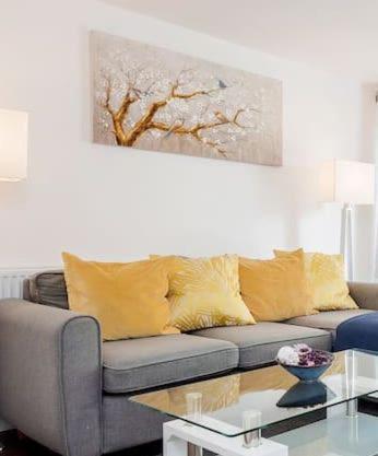 Apartamento Two Bedroom Serviced Apartment, *